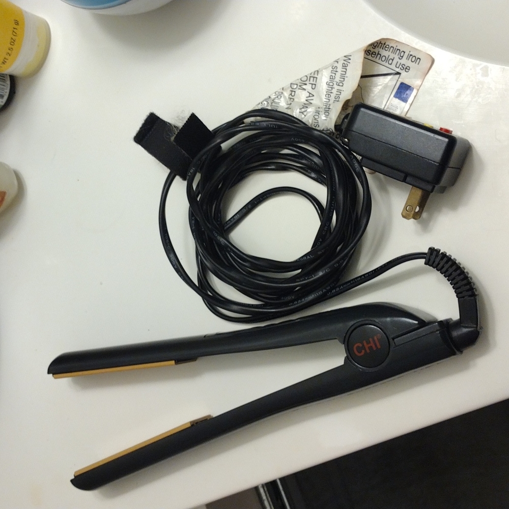 CHI Digital ceramic flat iron (Model GF1001D)